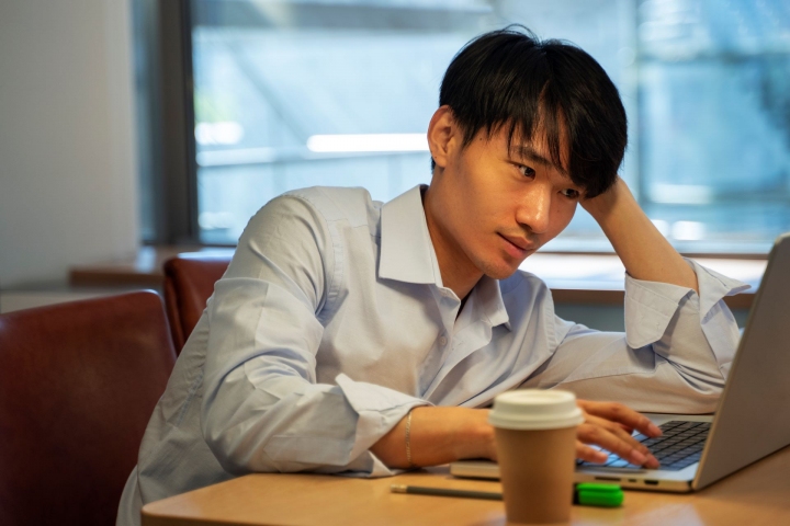 Ngồi lâu liên quan đến suy giảm nhận thức